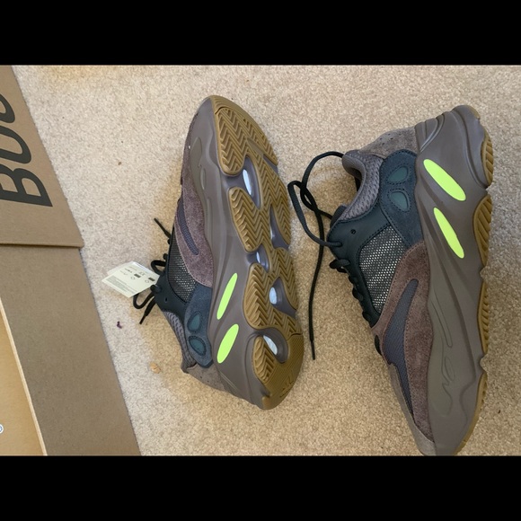 Adidas Yeezy 700 Mauve Size 9.5 100% Authentic - Picture 6 of 6